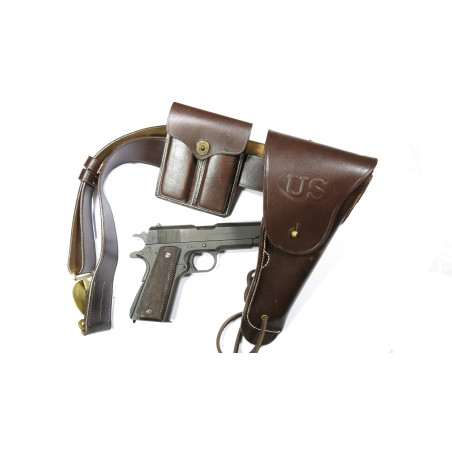 Ensemble etui -porte ch- ceinturon Colt 45 