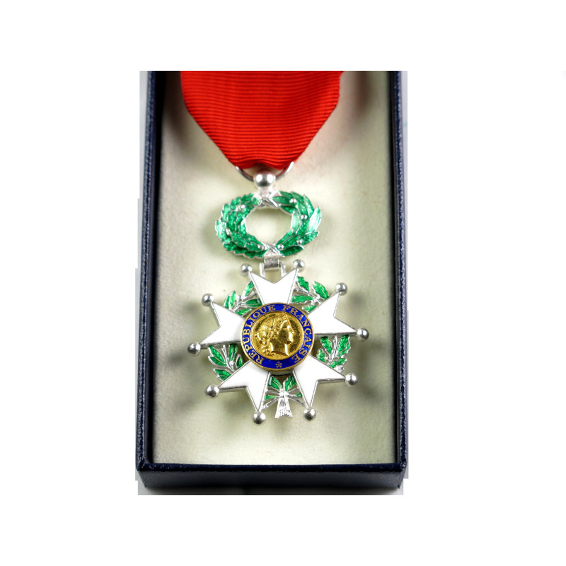 Medaille chevalier de la legion d'honneur Argent dans sa boite Ref bo4 