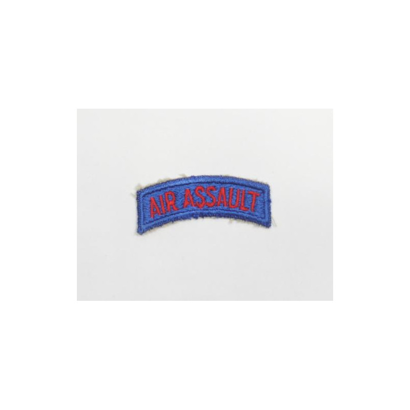 Tab AIR ASSAULT rouge fond bleu