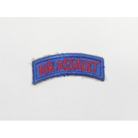 Tab AIR ASSAULT rouge fond bleu