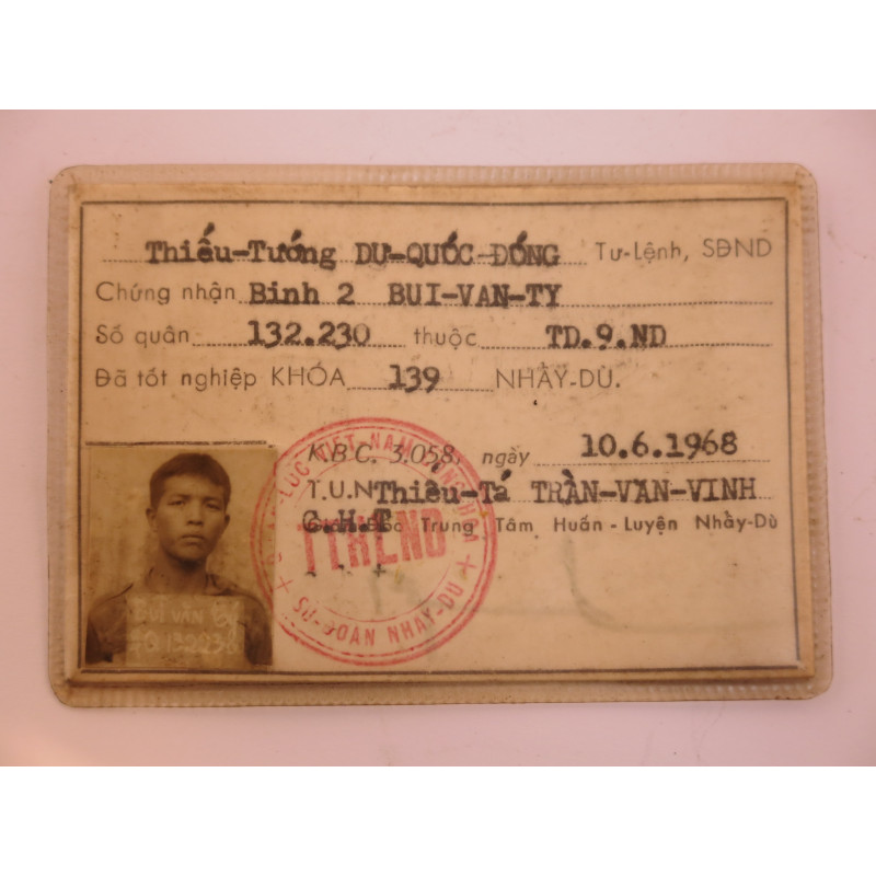 Carte brevet parachutiste ARVN 1968 Ref CA30 bo doc