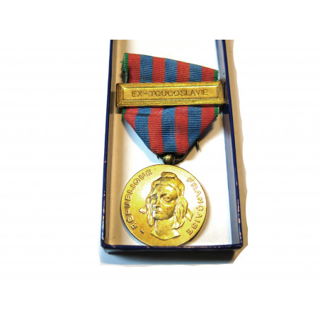 Medaille commemorative ex yougoslavie dans sa boite ref bo12 