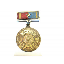 Medaille THI DUA nord Vietnam 