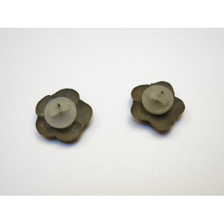 Insigne de col metal ARVN ref gr 1 ref bo14