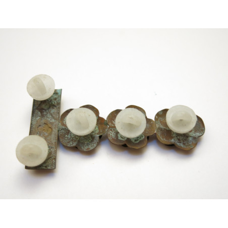 Insigne de col metal ARVN ref gr 1 ref bo14