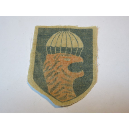 Insigne original tissu imprimé   Airborne Mike Force  ARVN ref ar 28