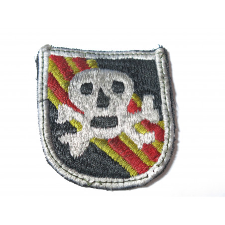 Insigne tissu de beret 5th Special forces Airborne tete de mort Vietnam