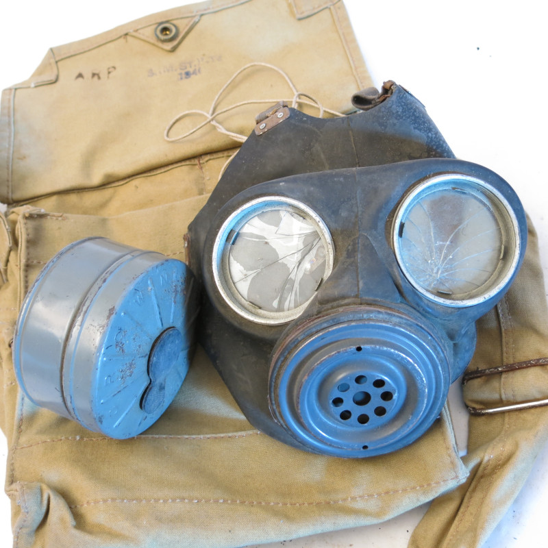 Masque a gaz Anglais avec sa housse 1940  ref M98
