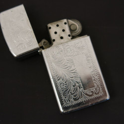 Briquet Zippo original slim modele gravé double face 1996 ref z 105