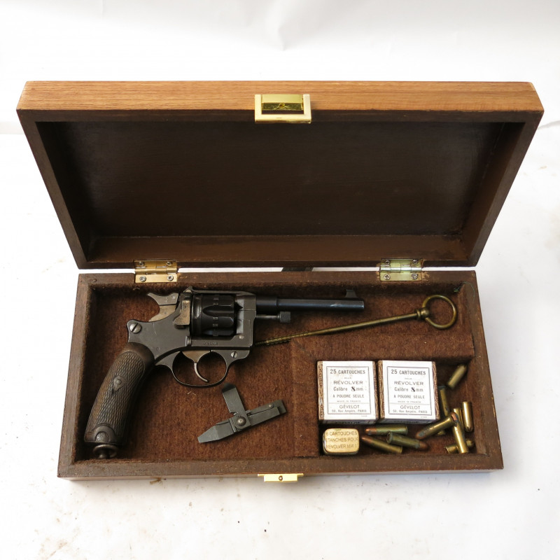 Boite de presentation revolver 1892 ref 4