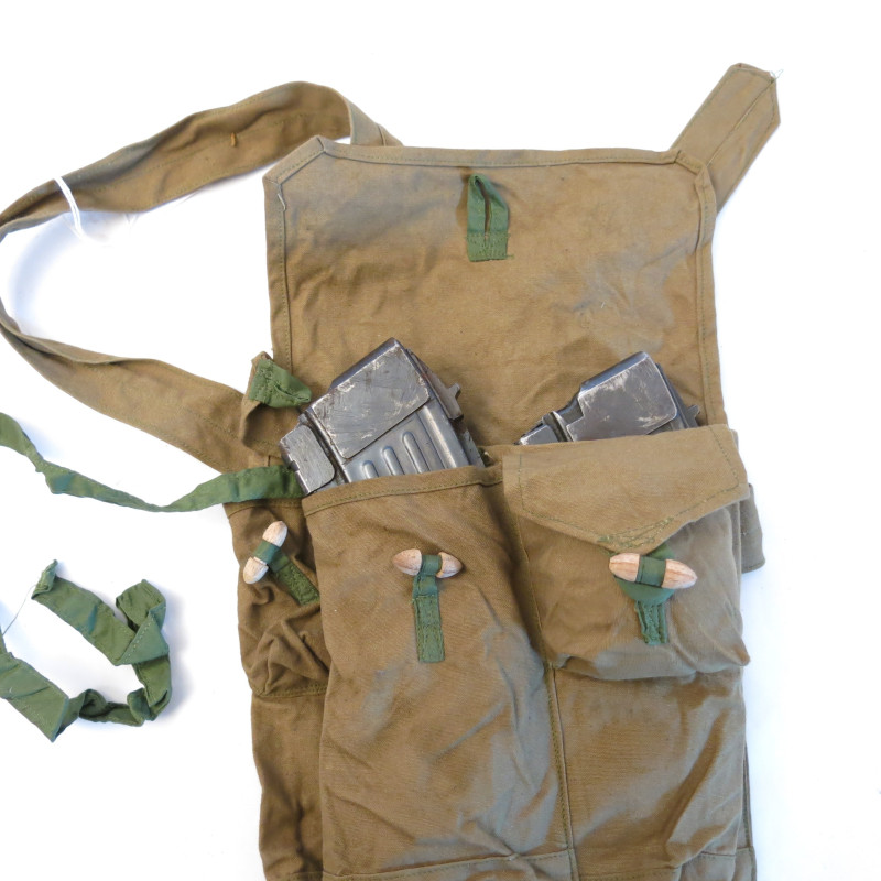 Porte chargeur AK47 Viet cong modele bouton bois