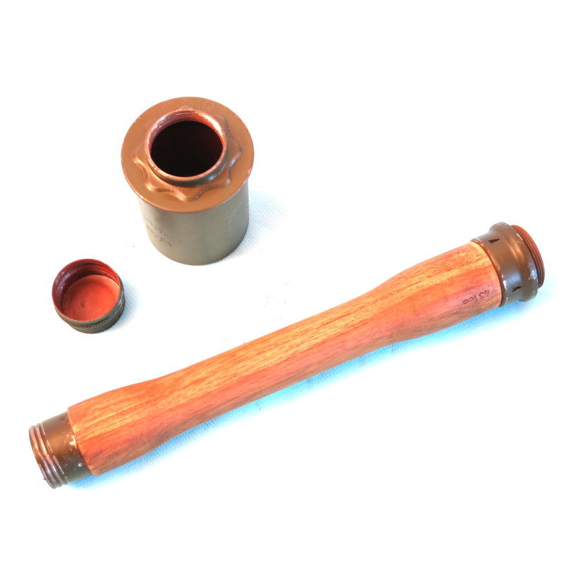 Superbe repro de grenade à manche pot métal 39/45 Superbe repro de grenade à manche pot métal 39/45