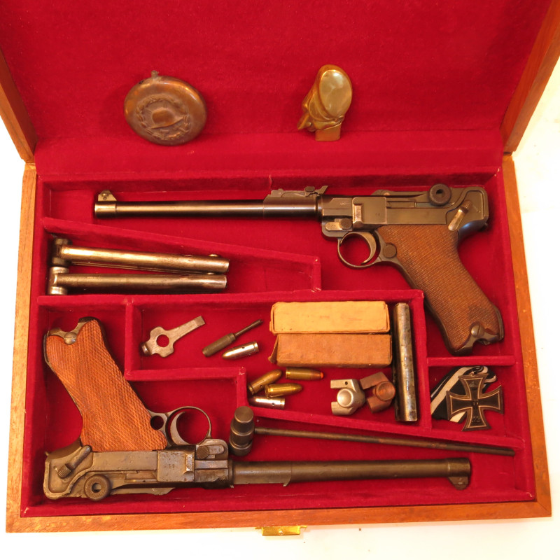 Boite de présentation pour 2 Luger P08 Artillerie ou court ref 6