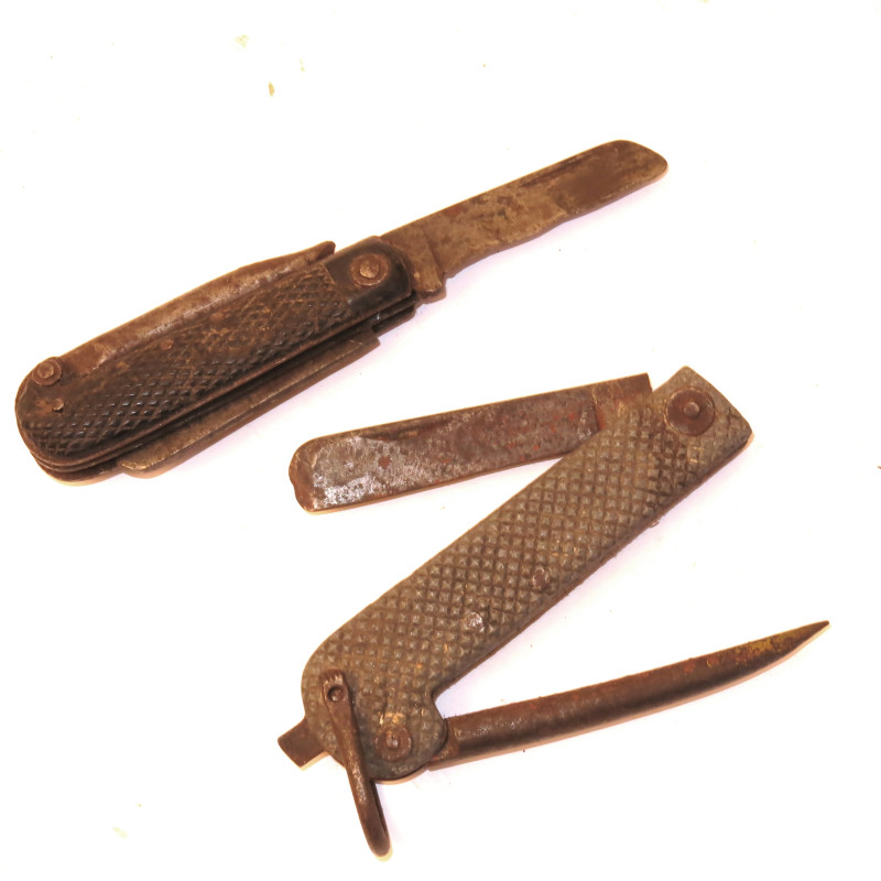 Lot de 2 couteaux Anglais 1944 ref co 778