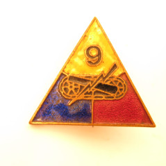 Insigne emaillé original 9 th tankiste ref bo 12  