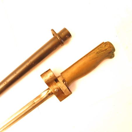 Baïonnette originale modele 1915  du fusil Lebel avec fourreau ref bay 33