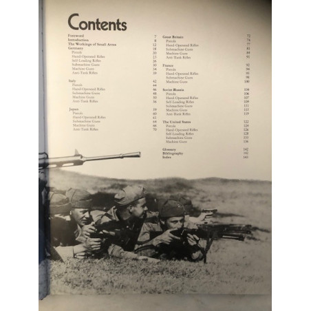 Livre World War II Small Arms de John Weeks et21