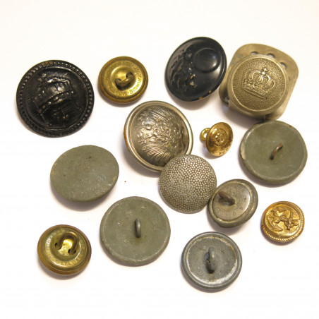 Lot de 14 boutons militaire ref 30 bo 39 