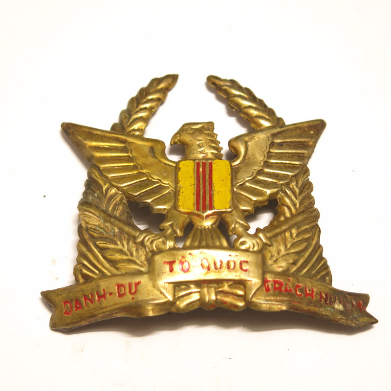 Insigne métal casquette ARVN Vietnam To Quoc bronze  