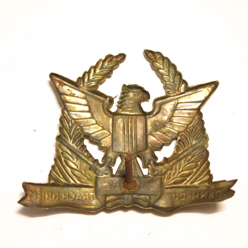 Insigne métal casquette ARVN Vietnam To Quoc bronze  