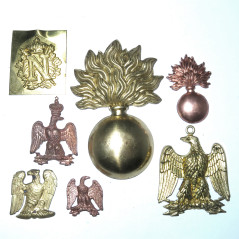 Lot de 8 attributs divers