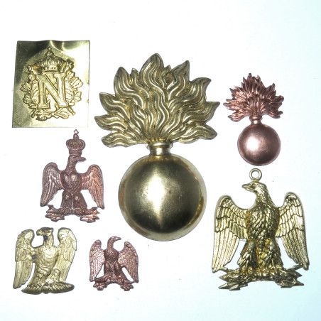 Lot de 8 attributs divers