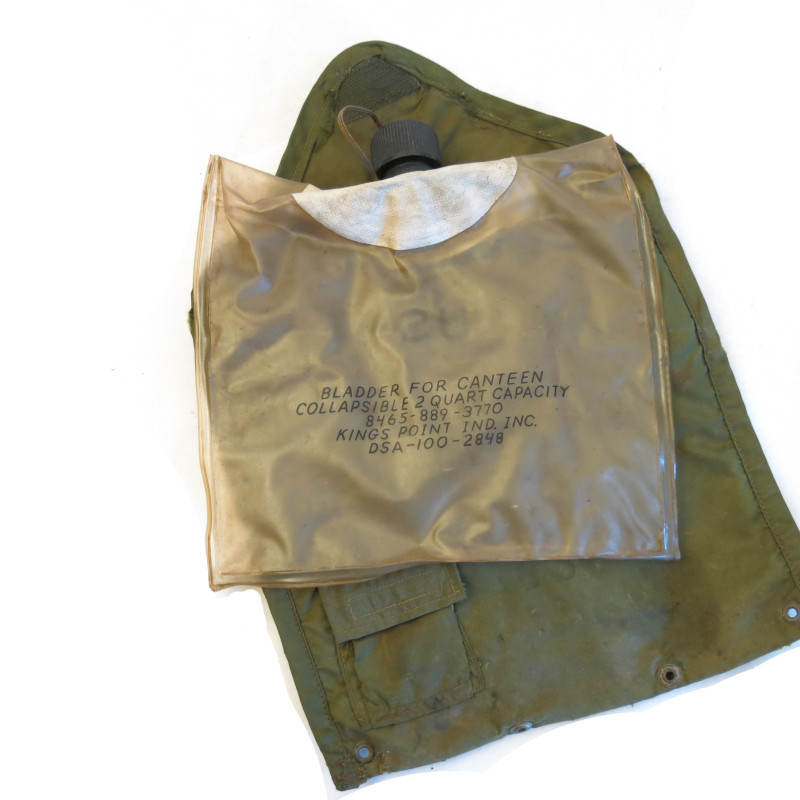 Canteen  2 quart US 1967 Vietnam avec sa housse   ref u 166