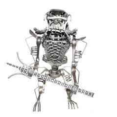Statuette métallique du Predator avec sa hache