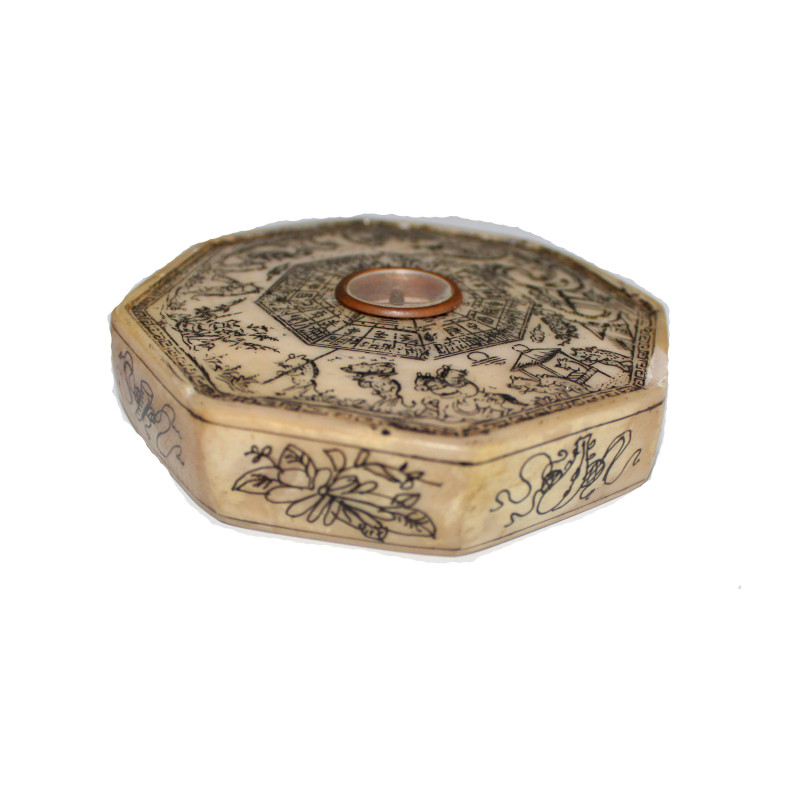 Boussole astrologique d'Asie du 19eme siècle pierre Blanche