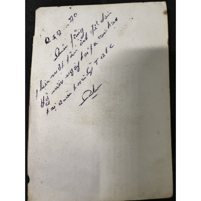 Photo originale soldat ARVN posant avec son pistolet signée