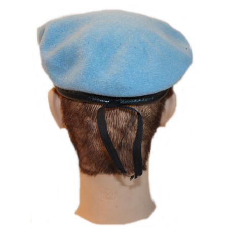 Beret de l'ONU avec insigne