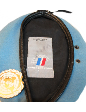 Beret de l'ONU avec insigne