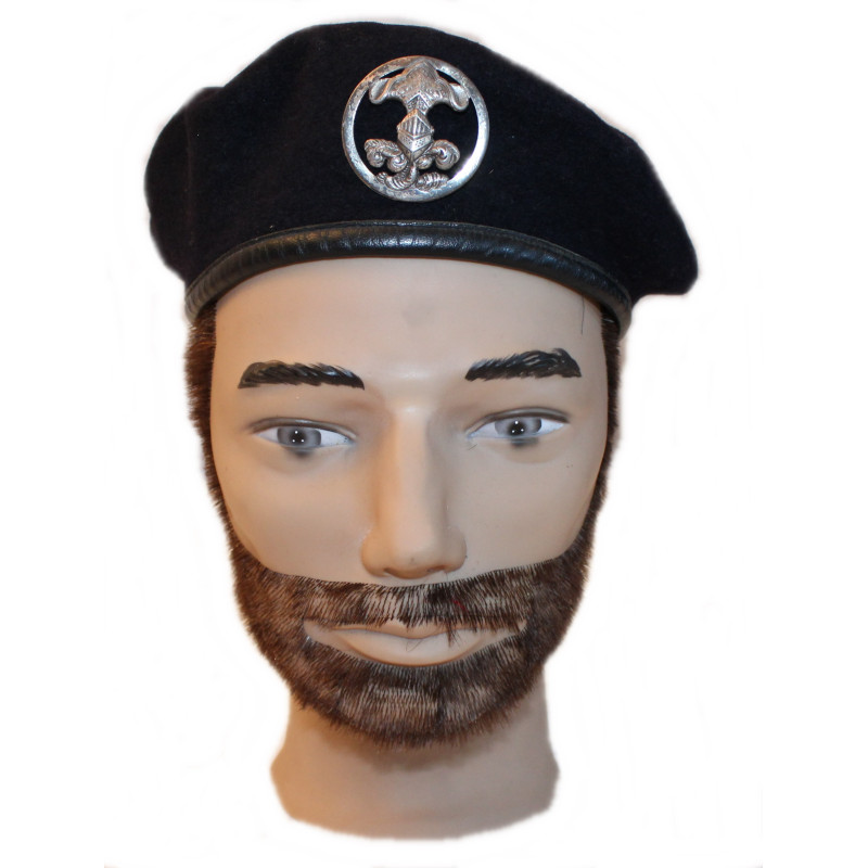Béret de cavalerie française avec son insigne