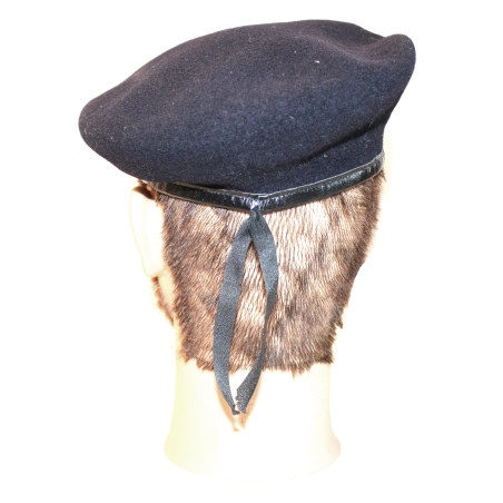 Béret des service de santé de l'armée française avec son insigne