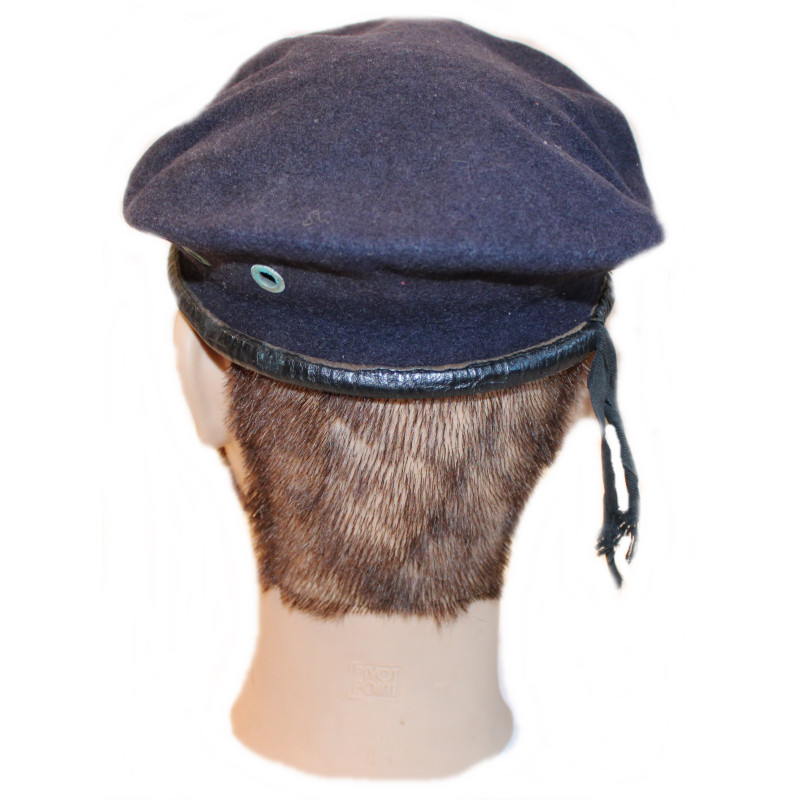 Béret de cavalerie française avec son insigne