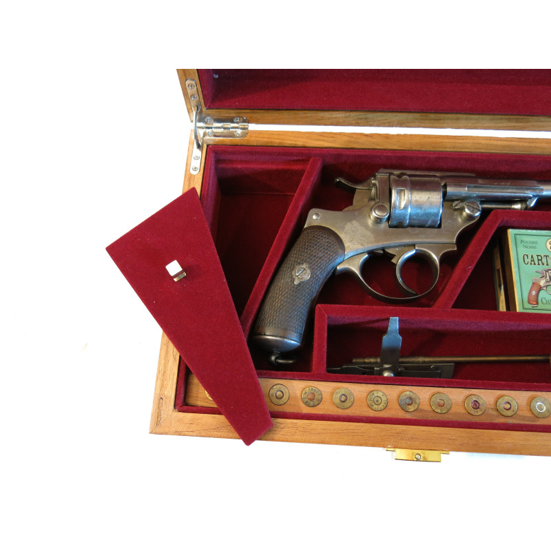 Boite de presentation revolver1873 ref 7