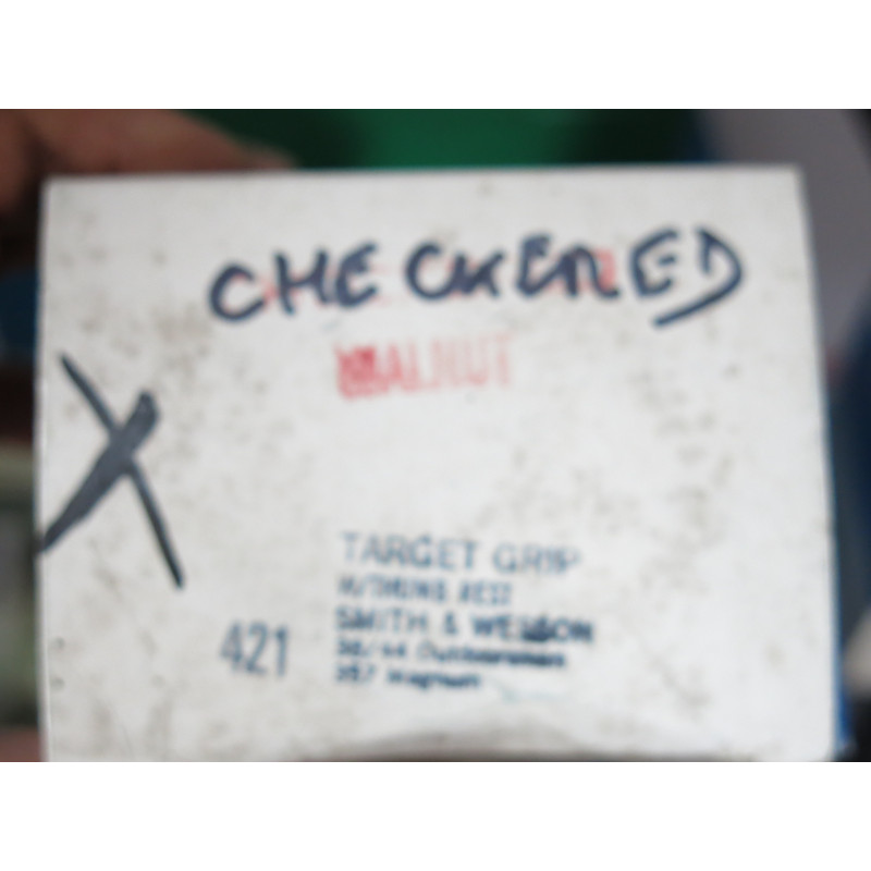 Paire de plaquettes de crosse Jay Scott pour Smith et Wesson  Outdoorsman 38/44 /357 mag ref 421 checkered 