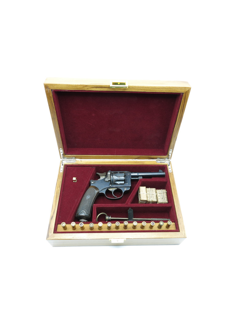 Coffret de presentation revolver 1892 ref 8