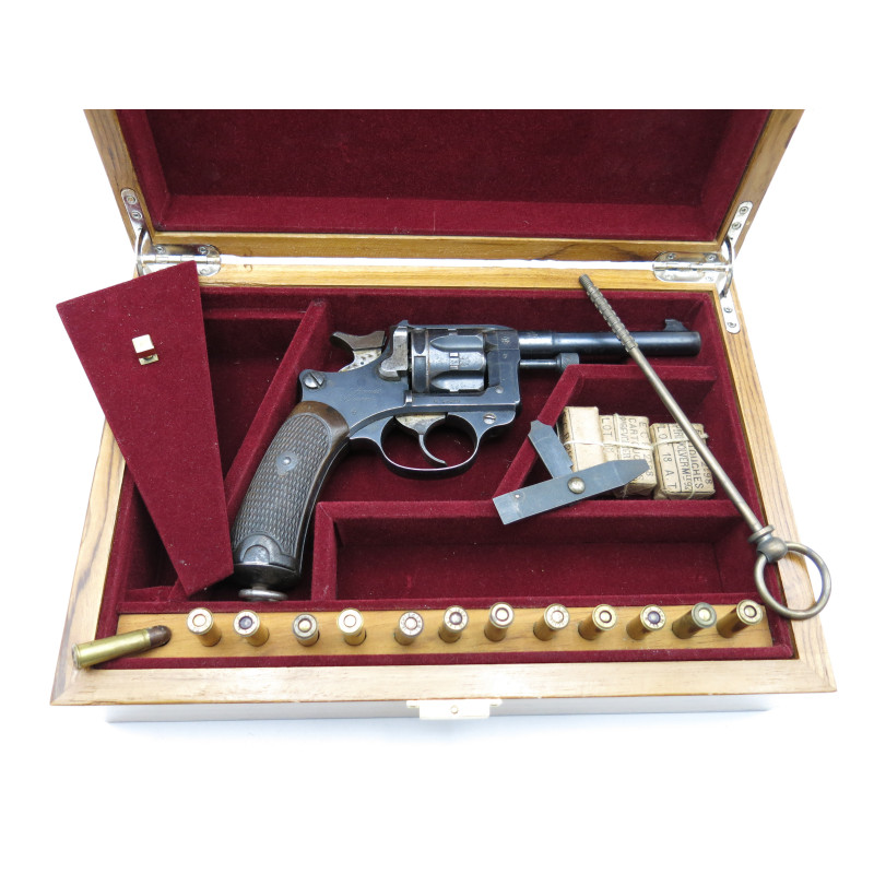 Coffret de présentation revolver 1892 Réf 8