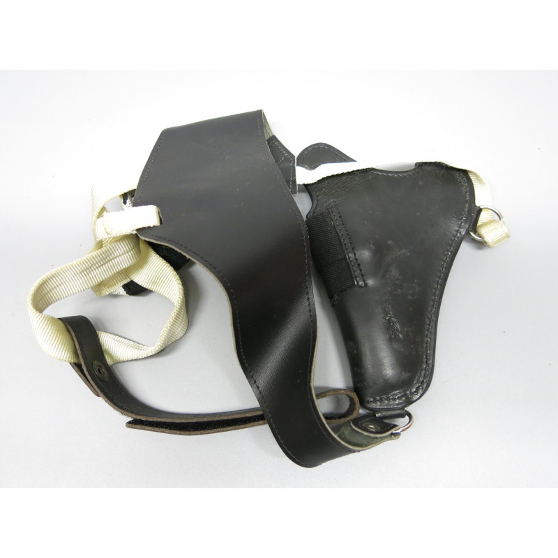 Holster de poitrine en  cuir Scorpion pour revolver 3 pouces ref et 66 box 220 