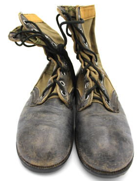 Jungle boots originales taille 7R CIC semelle vibram datée 1967