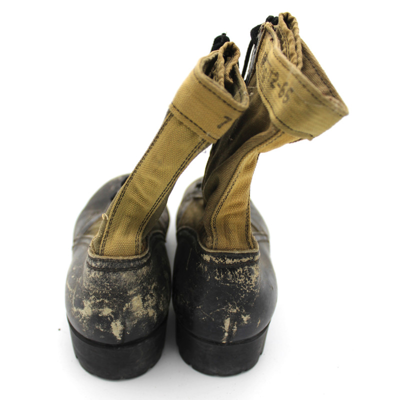 Jungle boots originales taille 7W International Shoe Cie datée 1966