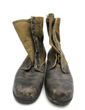 Jungle boots originales taille 10N C.I.C. semelle VIBRAM de 66