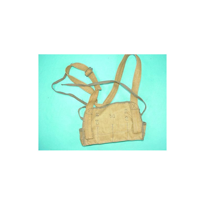 Porte grenade Viet cong 4 grenades