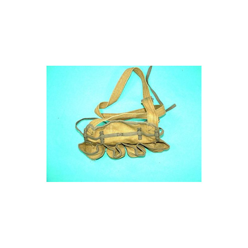 Porte grenade Viet cong 4 grenades