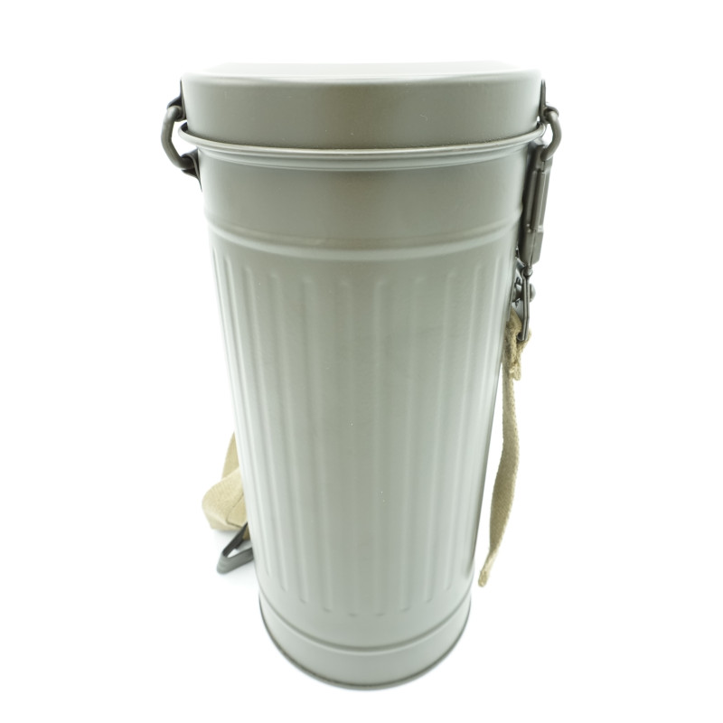 Boite de masque à gaz allemande avec bretelles new Boite de masque à gaz allemande avec bretelles new