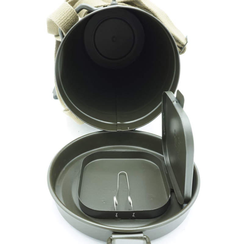 Boite de masque à gaz allemande avec bretelles new Boite de masque à gaz allemande avec bretelles new