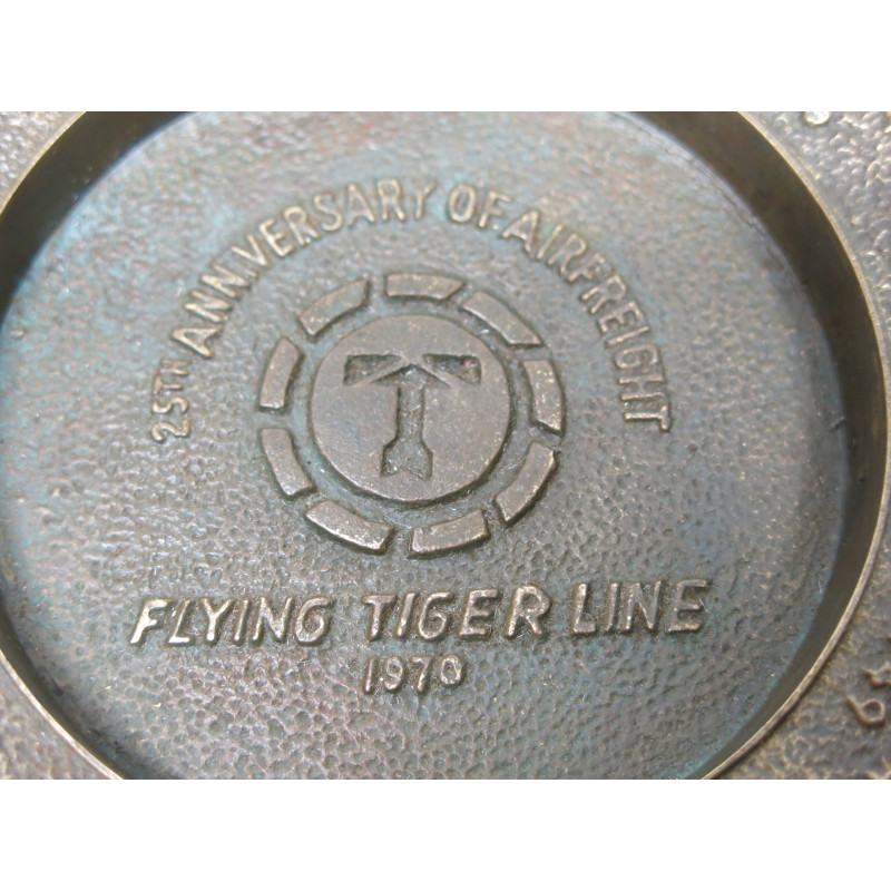 Cendrier en bronze US anniversaire of airfreight 1945 -1968  ref 44