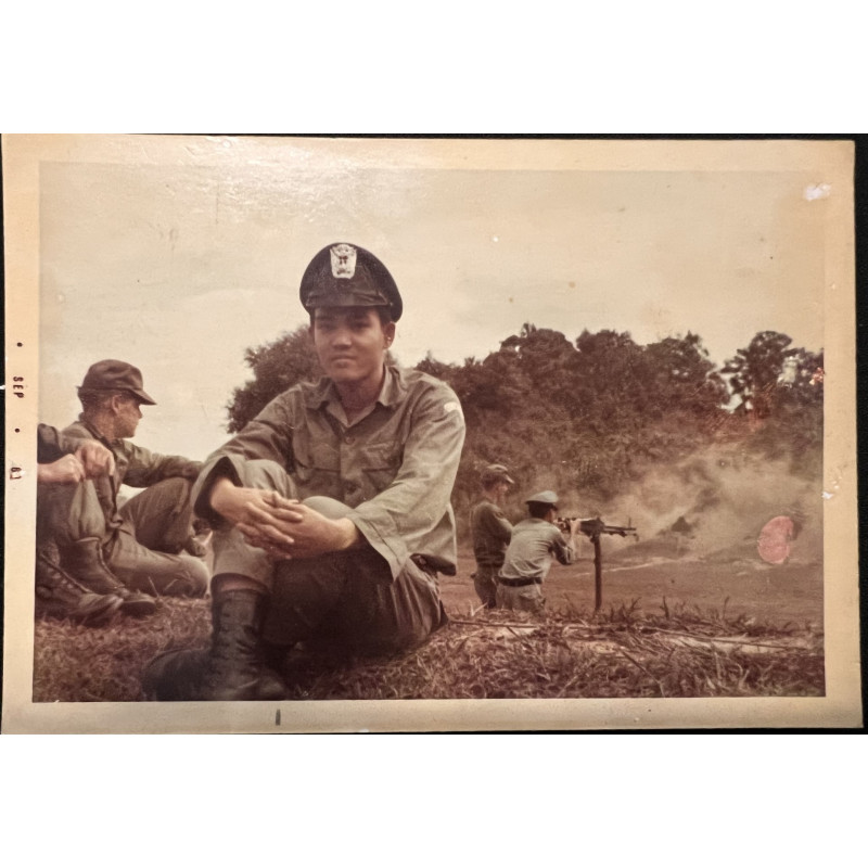 Photo Soldat ARVN pendant entrainement au tir mitrailleuse M 60 