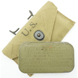 Porte pansement toile original avec pansement US WW2 - R.M.T. CO. 1942 Porte pansement toile original avec pansement US WW2 - R.M.T. CO. 1942